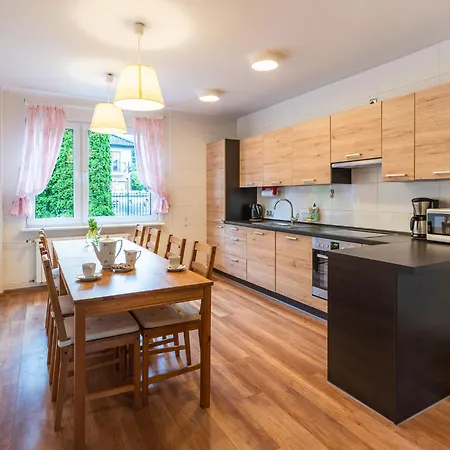 بيت ضيافة Nina Goscinne